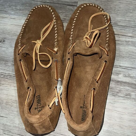 Minnetonka shoes - Picture 2 of 3